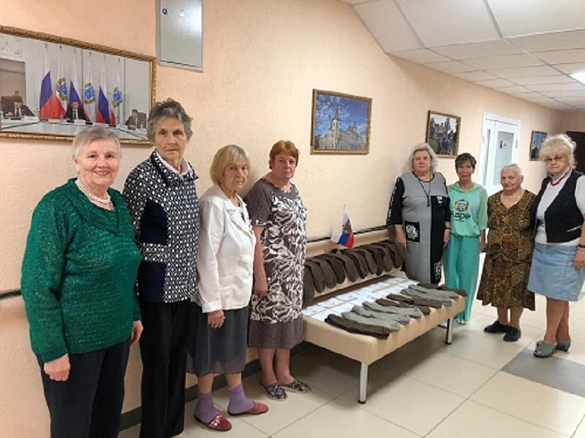 Проживающие Энгельсского дома-интерната участвуют в акциях для военнослужащих