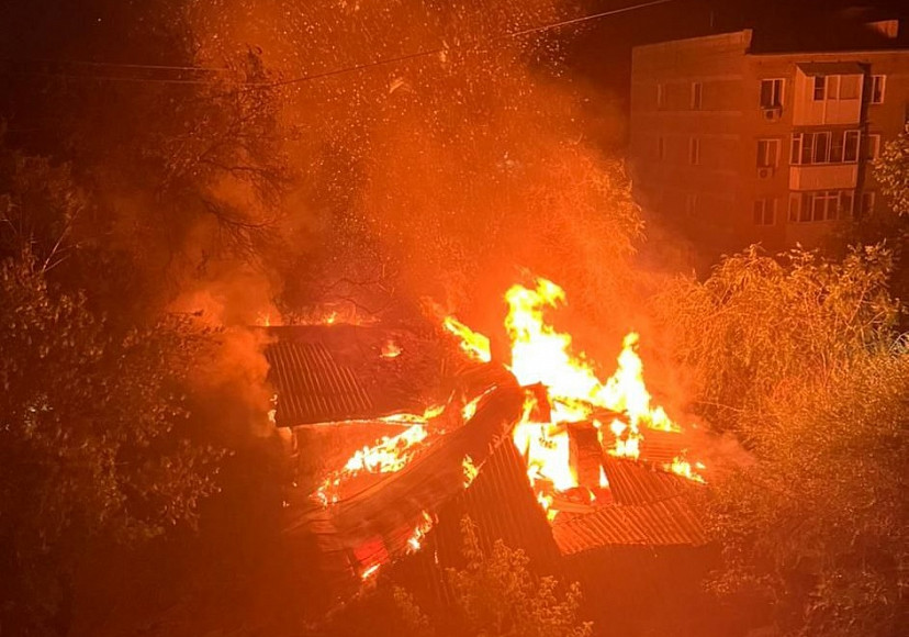 На пожаре в центре Саратова  обгорел пьяный мужчина