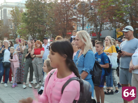 Саратовцы во время пандемии устроили танцы в центре города 