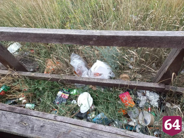 В Саратове вандалы превратили смотровую площадку в свалку