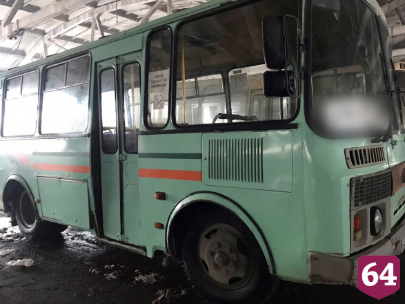 Саратовские приставы арестовали автобус должника по налогам