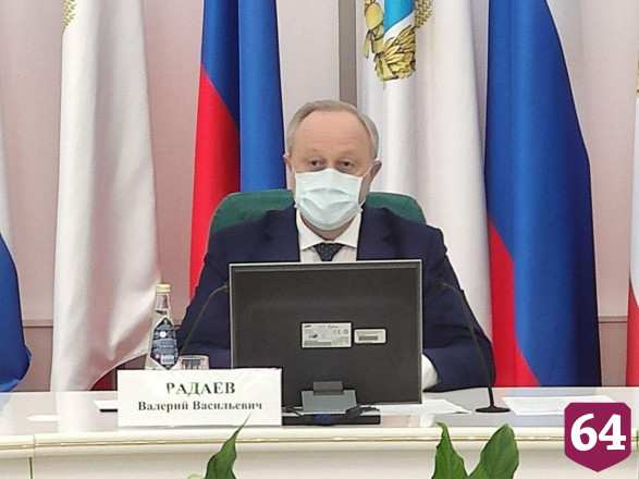 Студентка исполнила для губернатора написанную о Саратове песню 