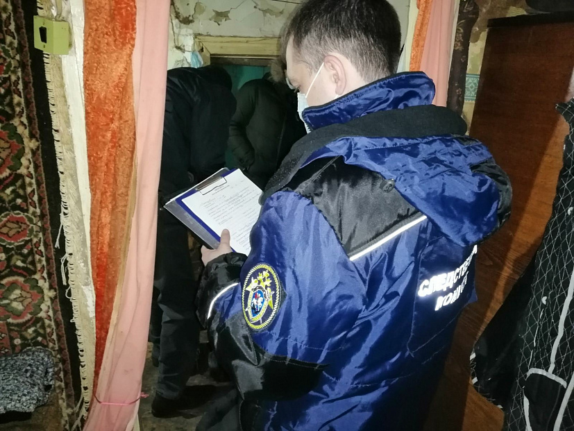 В квартире нашли мертвеца с перерезанной шеей
