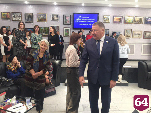 Спикер облдумы на выставке живописи взялся за кисть