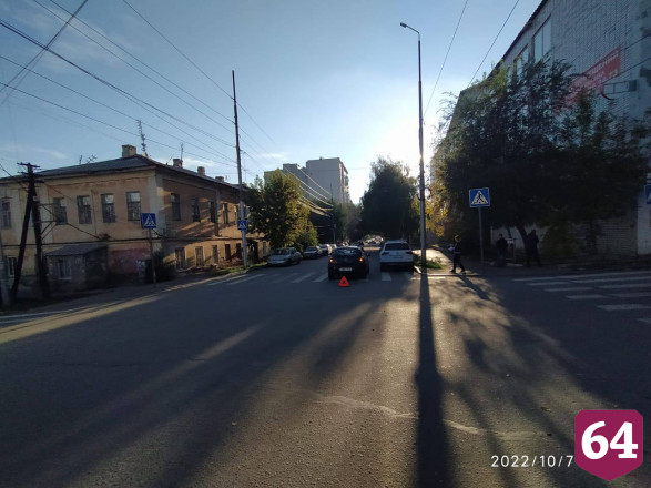 В центре Саратова автоледи на «Опеле» сбила пенсионерку