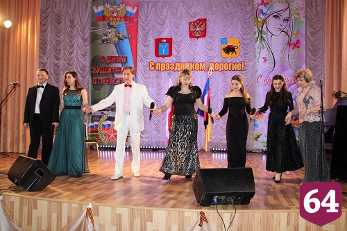 В энгельсском интернате пел Сметанников и вручали юбилейные медали 