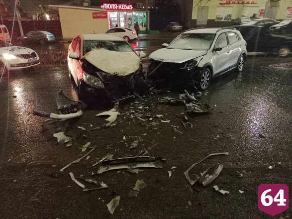 В Саратове автомобиль с мертвым водителем попал в ДТП