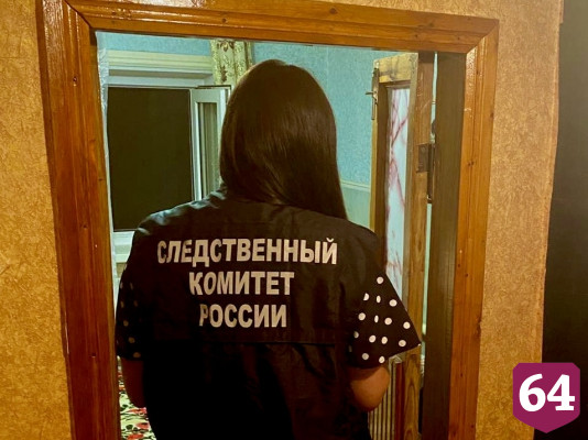 В многоэтажке Саратова нашли труп мужчины с разбитой головой 