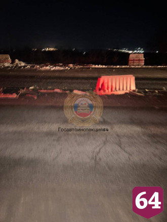 В Саратове две женщины пострадали в ДТП с пластиковыми ограждениями