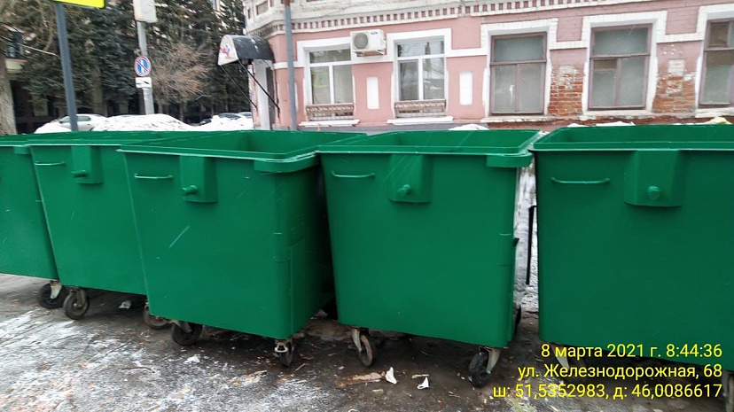 В центре Саратова установят 100 новых контейнеров для мусора