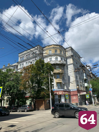 В центре Саратова частично обрушился балкон многоэтажки