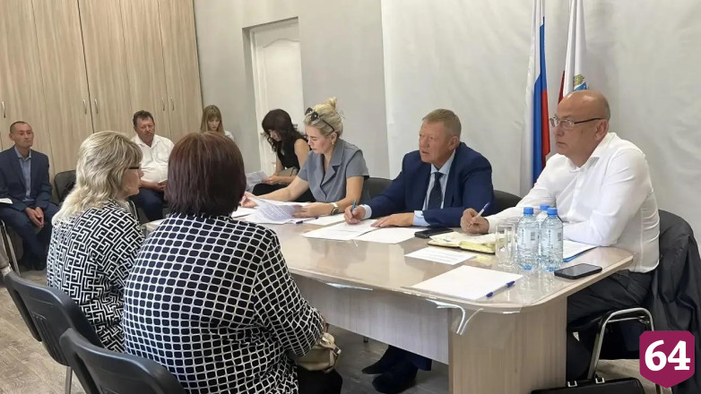 Саратовский депутат Госдумы более 5 часов принимал граждан по проблемам ЖКХ