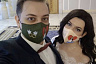 Саратовская художница делает свадебные маски от коронавируса
