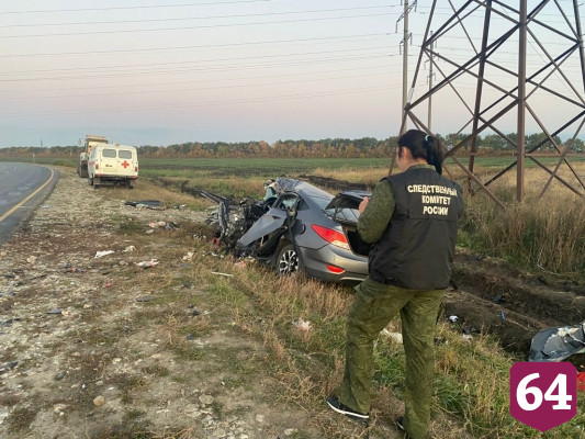 Под Саратовом в ДТП с внедорожником погибли мужчина и ребенок