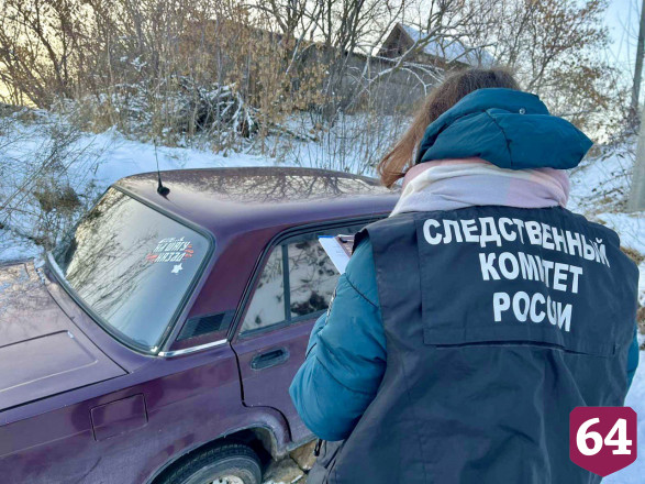В застрявшей в снегу легковушке нашли мертвого рыбака