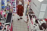 Женщина попалась на краже виски и сыра из магазина на набережной