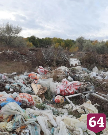 Под Саратовом устроили нелегальную свалку строительного мусора