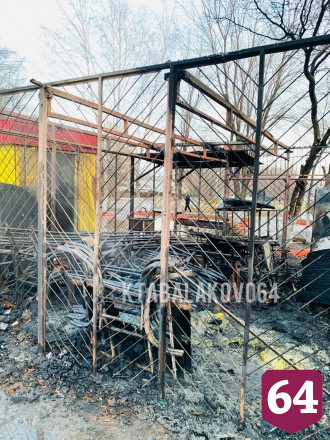 Пожар уничтожил шашлычную в парке под Саратовом