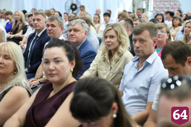 Горожане пожаловались Володину на отсутствие интернета и разбитые тротуары 
