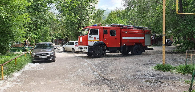 В Саратове сгорели автомобили и дачи