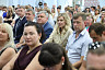 Горожане пожаловались Володину на отсутствие интернета и разбитые тротуары 