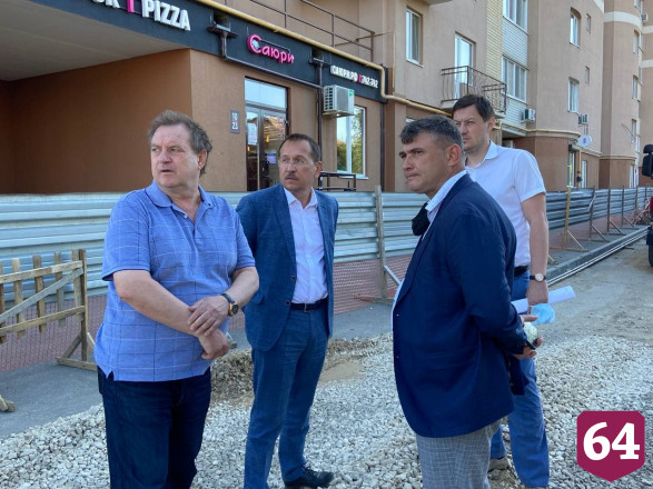 Ремонт крупной тепломагистрали в центре Саратова завершат до осени 