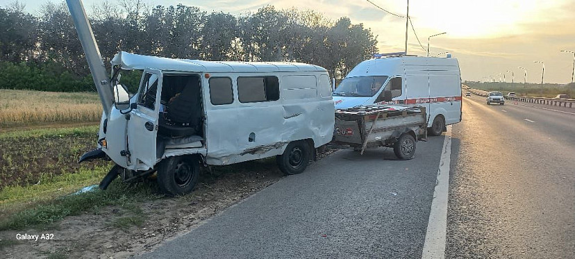 Два человека покалечились в ДТП с «буханкой» в Саратове