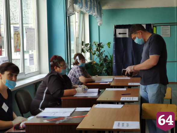 Саратовцы идут голосовать по поправкам в Конституцию для влияния на будущее страны