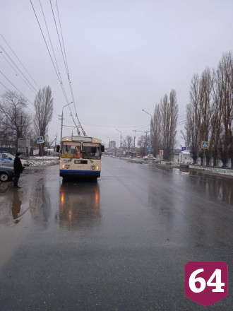 Под Саратовом заказной троллейбус сбил 55-летнего мужчину