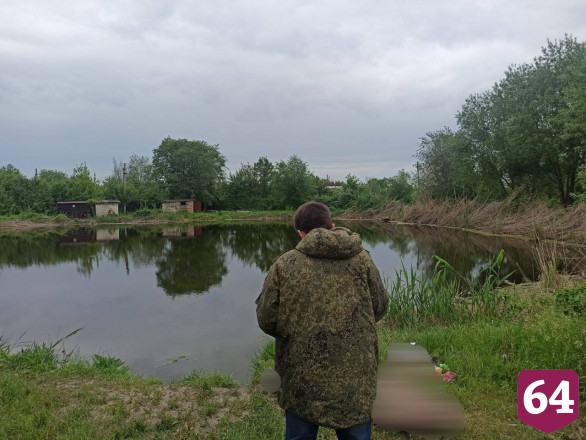 В Саратове из пруда извлекли утопленника