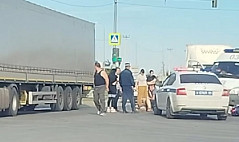 Мотоциклист травмировался в ДТП с грузовиком в Энгельсе