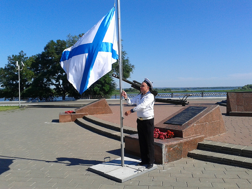 В День ВМФ в Энгельсе подняли Андреевский флаг
