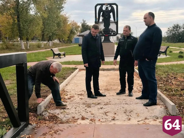 В Энгельсе компания-меценат помогает благоустраивать аллею у храма