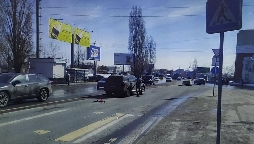 В Саратове водитель иномарки задавил молодого мужчину