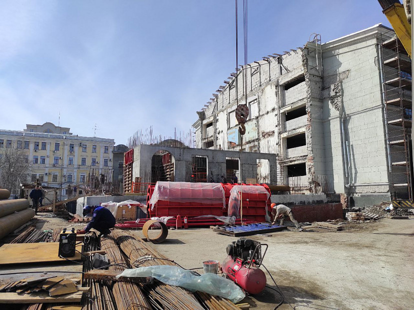 Стройматериалы для театра оперы и балета поставляют без перебоев