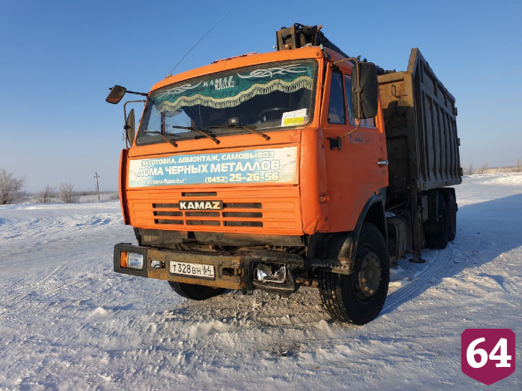 Два человека разбились в аварии с КамАЗом под Саратовом