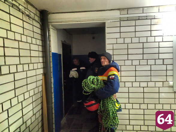 Оставленный бабушкой в одиночестве ребенок написал записку прохожим 