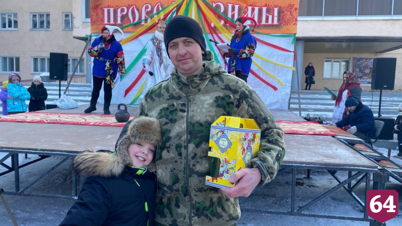 В Саратовской области на Масленицу жарили шашлыки и варили кашу в казане