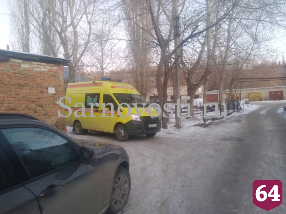 В Саратове из горящего дома эвакуировали ребенка