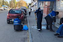 В Саратове вандалы разбили стекла остановки на улице Осипова 