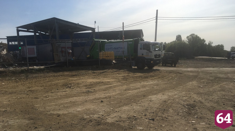 Под Саратовом весь день тушили возгорание на мусорном полигоне 