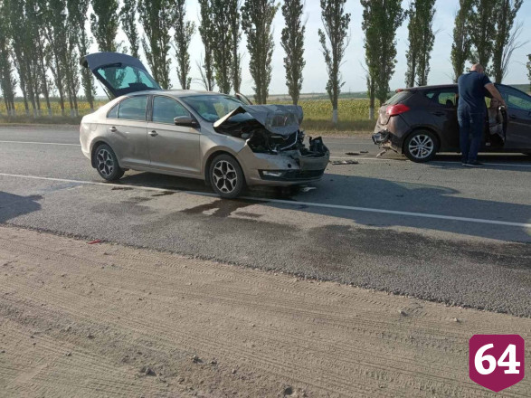 Женщина и трое детей покалечились в ДТП на въезде в Саратов