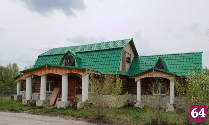 Под Саратовом продают усадьбу с 4 домами и прудом