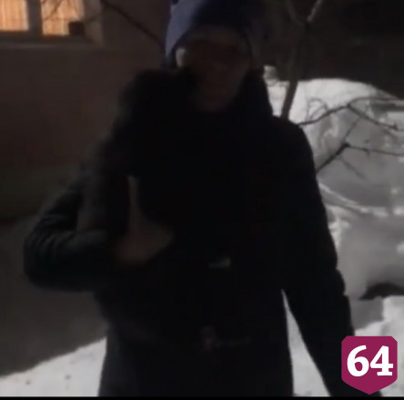 Жительница Саратова подобрала и выбросила щенка с 3-го этажа