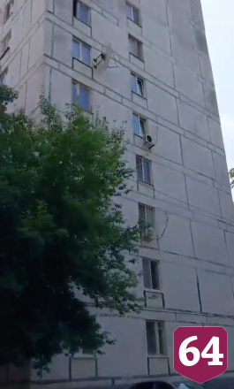 Саратовцы пригласили чиновников «сломать ноги» в разбитом дворе