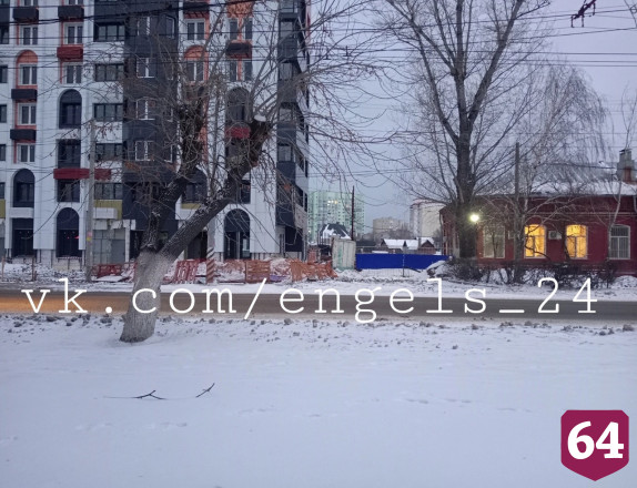 В Энгельсе закрыли тротуар на пути к школе для слабослышащих