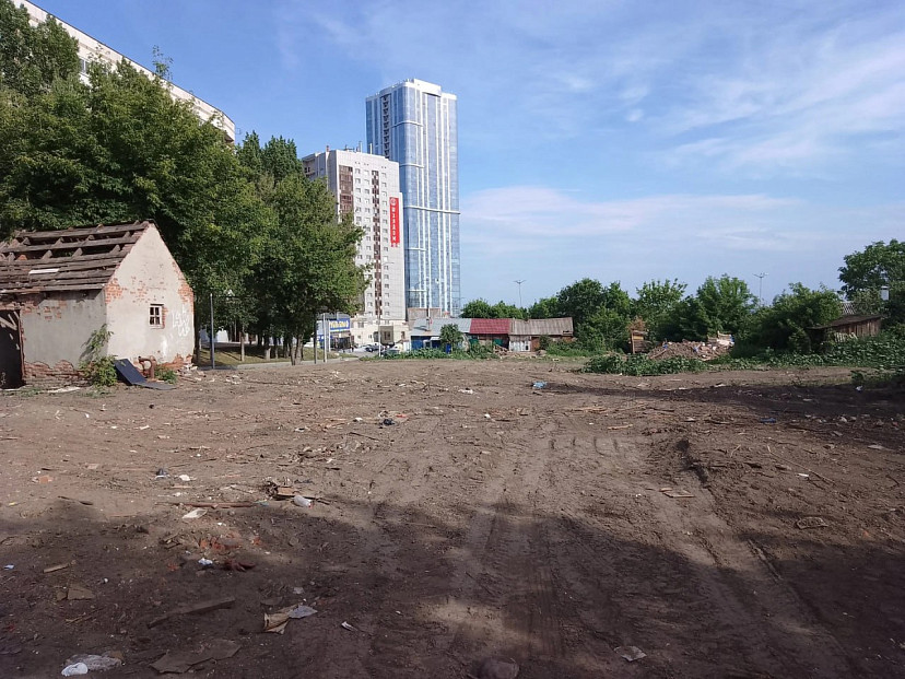 Славянскую площадь освобождают от ветхих домов