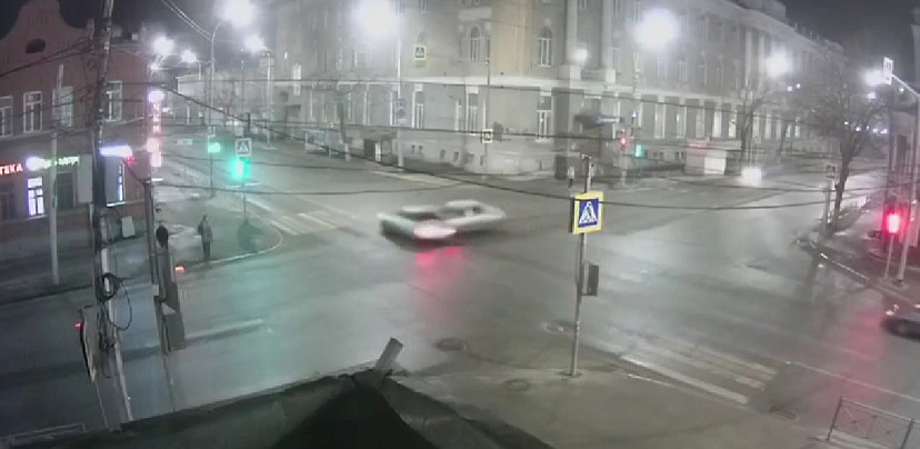 Появилось видео аварии со сбитыми в центре Саратова пешеходами 