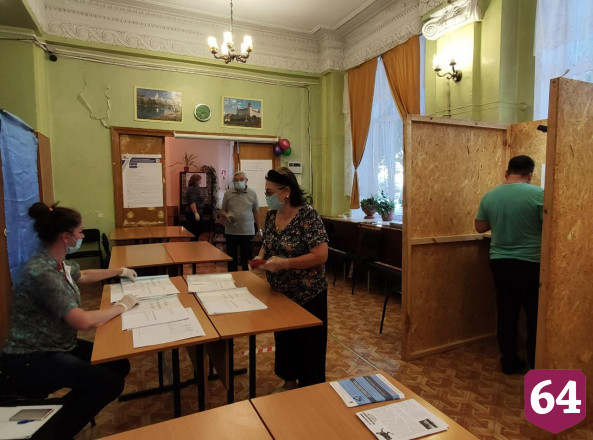 В Саратове голосовать по поправкам в Конституцию идут семьями 
