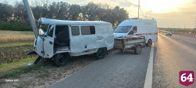 Два человека покалечились в ДТП с «буханкой» в Саратове